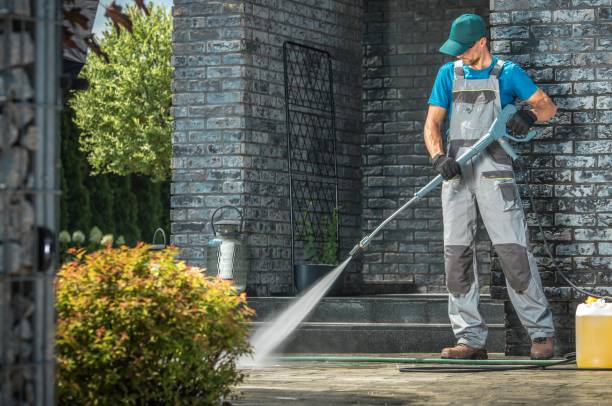 Best Playground Equipment Cleaning  in Allouez, WI